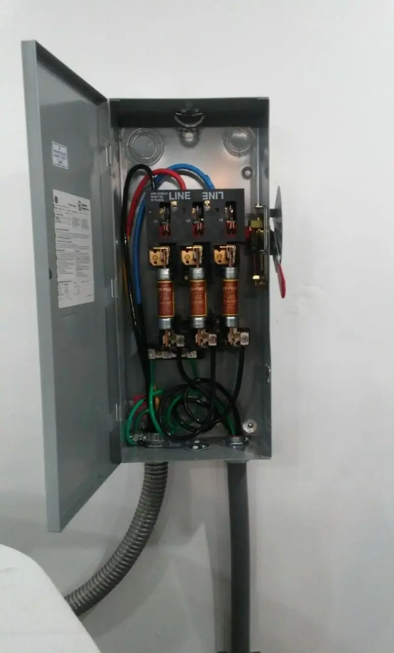 Three-phase disconnect switch installed for Smoke Detector Installation in Des Moines